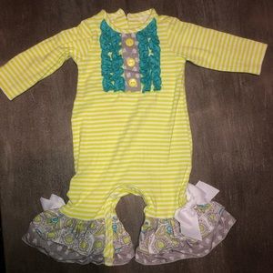 RicRac & Ruffles romper 0/3 “grey skies”